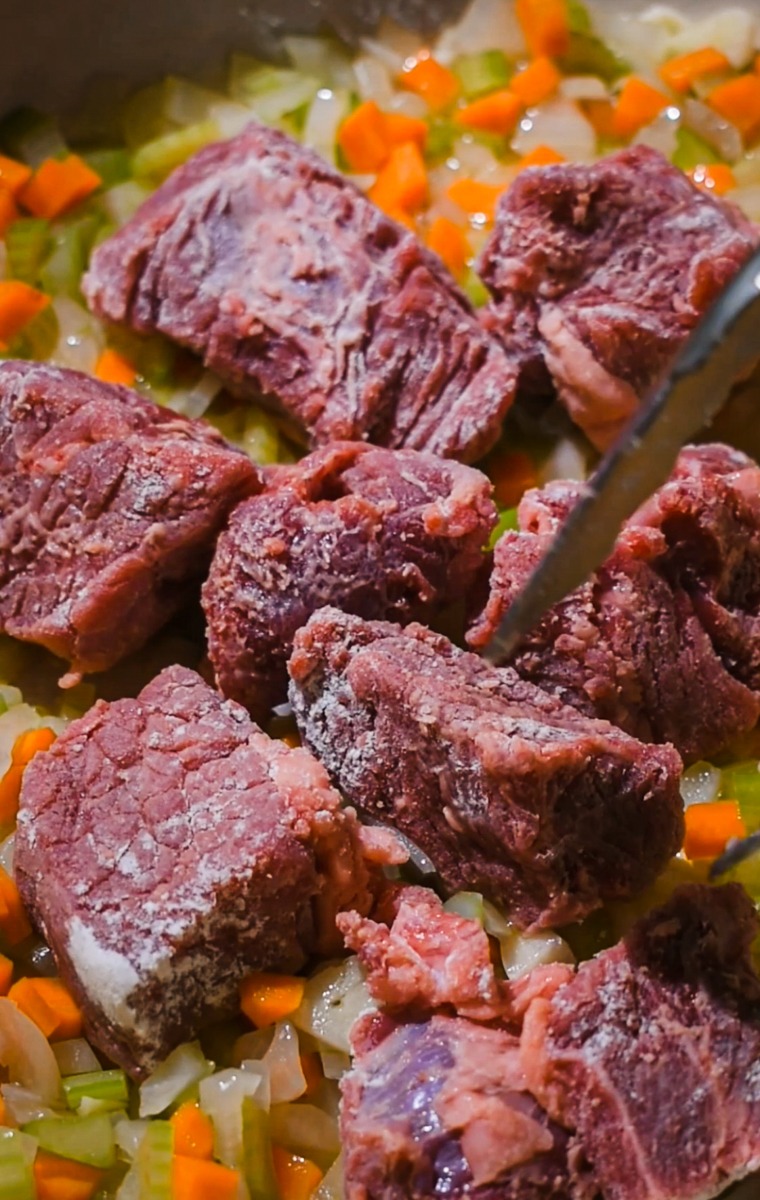 Spezzatino di Manzo (Italian Beef Stew) - UncomplicatedChef