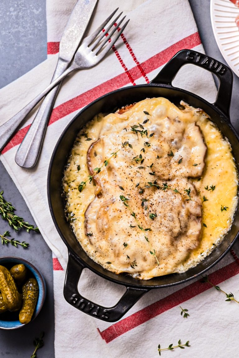 Overhead shot of croûte au fromage in a cast iron skillet.